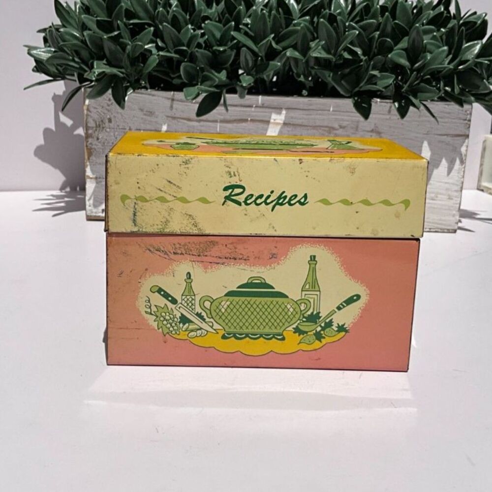 Vintage Ohio Art Company Recipe Box - Multiple Recipes inside 1950's kitch